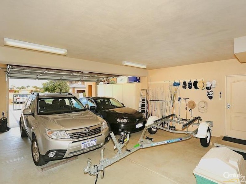 10 Brindabella Crescent, Halls Head WA 6210