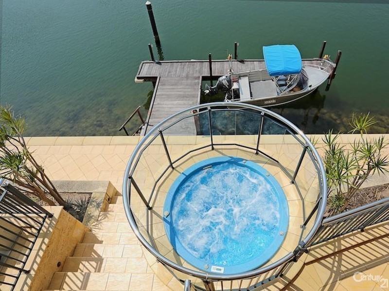 10 Brindabella Crescent, Halls Head WA 6210