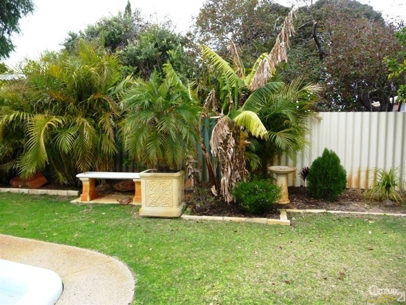 12 Maria Place, Dudley Park WA 6210