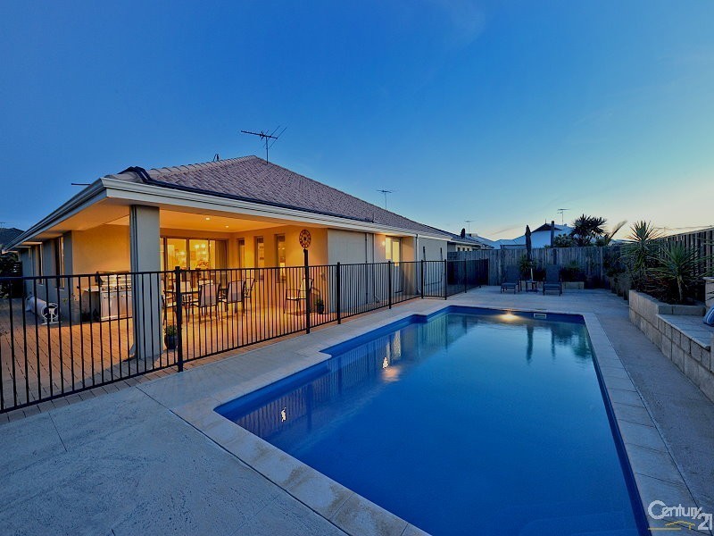 18 Scarab Court, Halls Head WA 6210