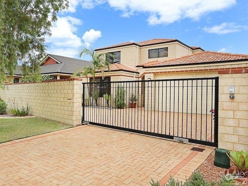 17 Starfire Close, Halls Head WA 6210