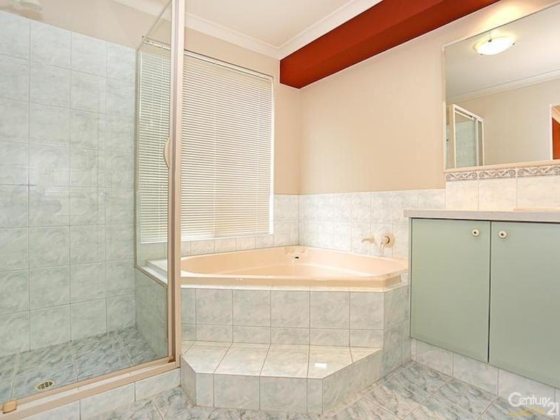 17 Starfire Close, Halls Head WA 6210