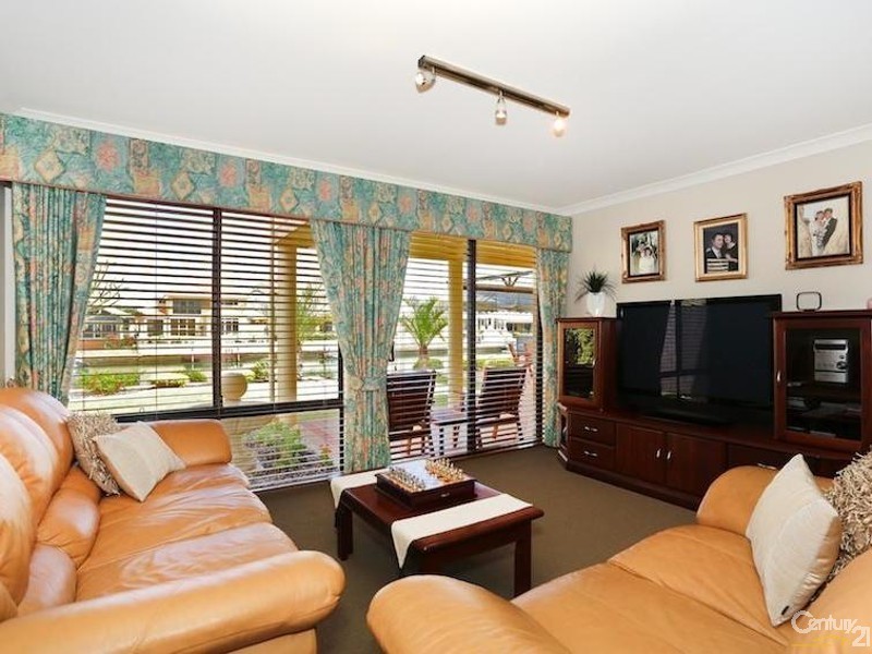 17 Starfire Close, Halls Head WA 6210