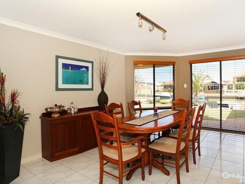 17 Starfire Close, Halls Head WA 6210