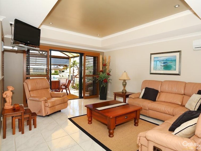 17 Starfire Close, Halls Head WA 6210