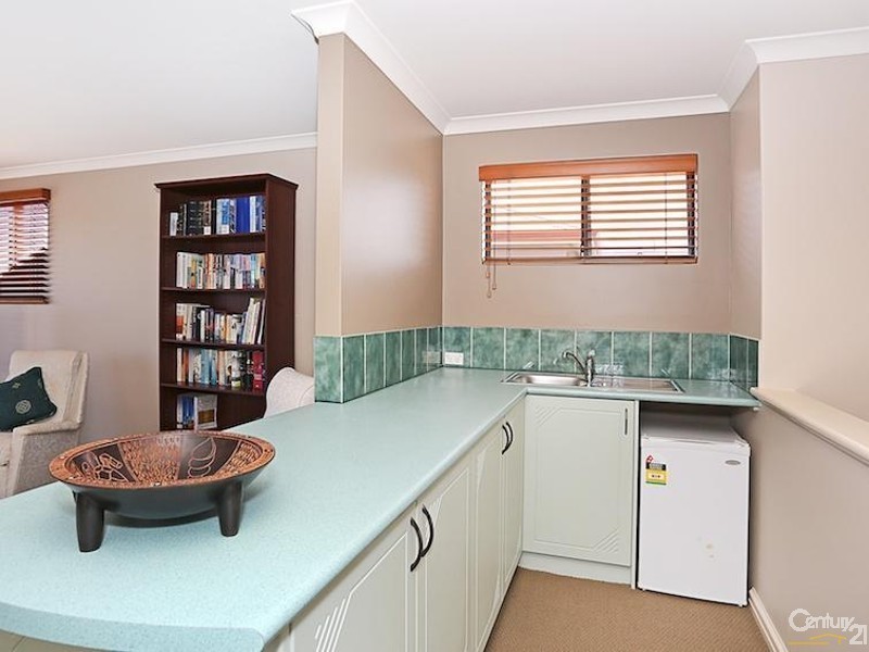 17 Starfire Close, Halls Head WA 6210