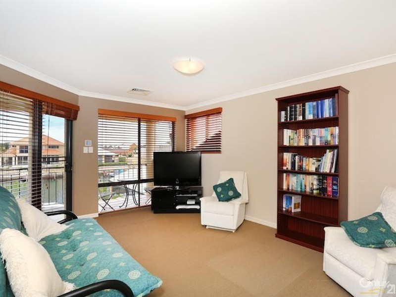 17 Starfire Close, Halls Head WA 6210