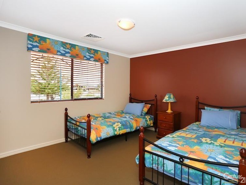 17 Starfire Close, Halls Head WA 6210