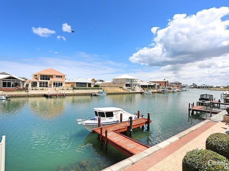 17 Starfire Close, Halls Head WA 6210