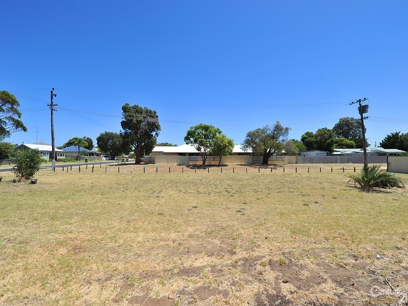 16 Kitchener Street, Dudley Park WA 6210