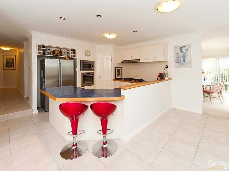 15 Batavia Avenue, Wannanup WA 6210