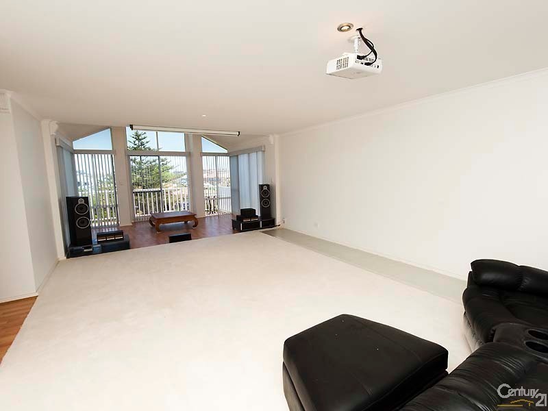 15 Batavia Avenue, Wannanup WA 6210