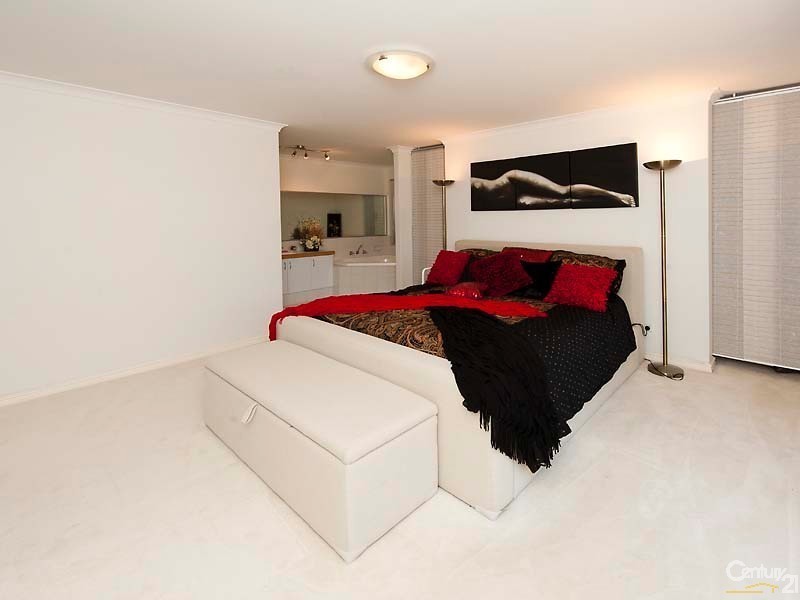 15 Batavia Avenue, Wannanup WA 6210