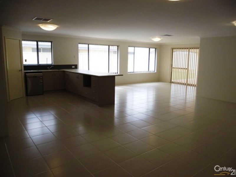 9 Burrill Rest, Lakelands WA 6180