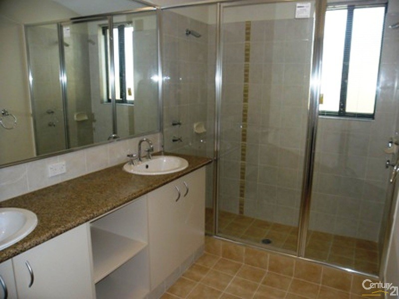 9 Burrill Rest, Lakelands WA 6180