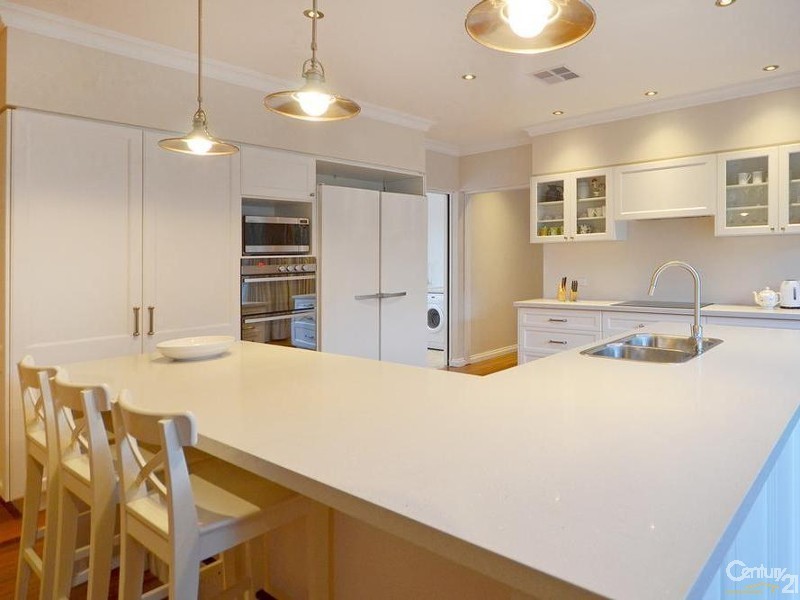 63 Summerhill Drive, Stake Hill WA 6181