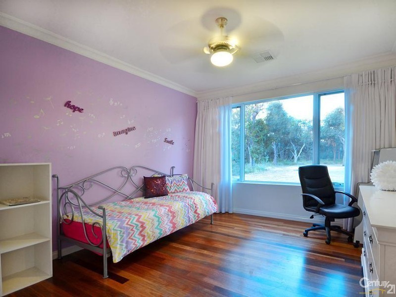 63 Summerhill Drive, Stake Hill WA 6181