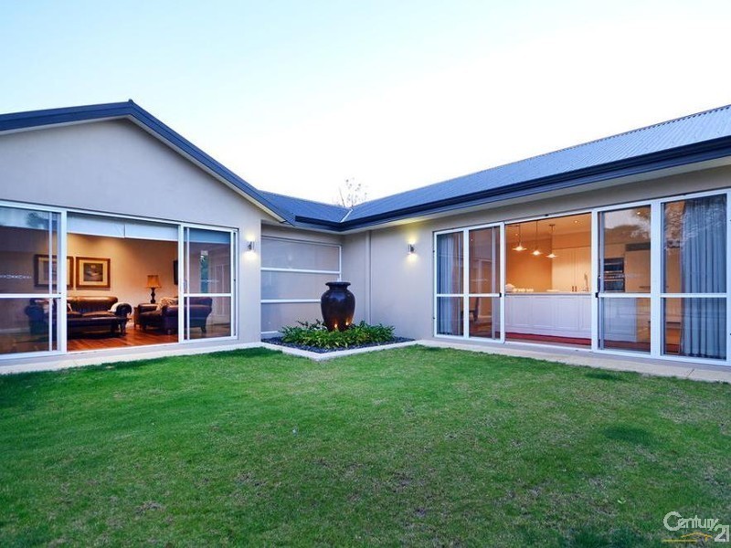 63 Summerhill Drive, Stake Hill WA 6181