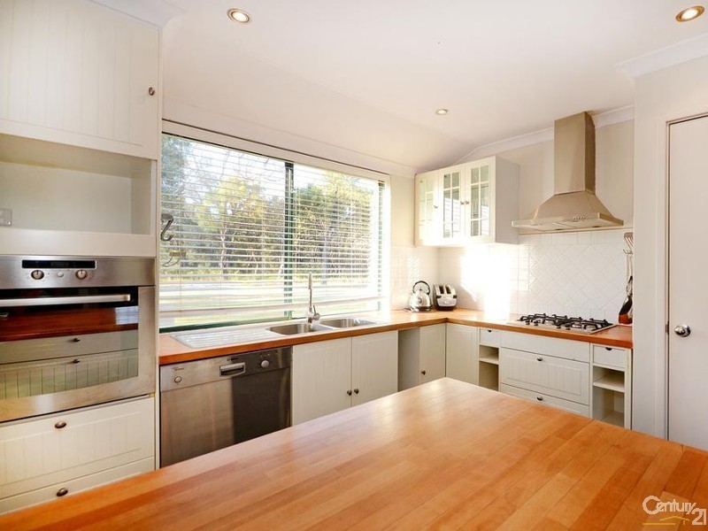 63 Summerhill Drive, Stake Hill WA 6181