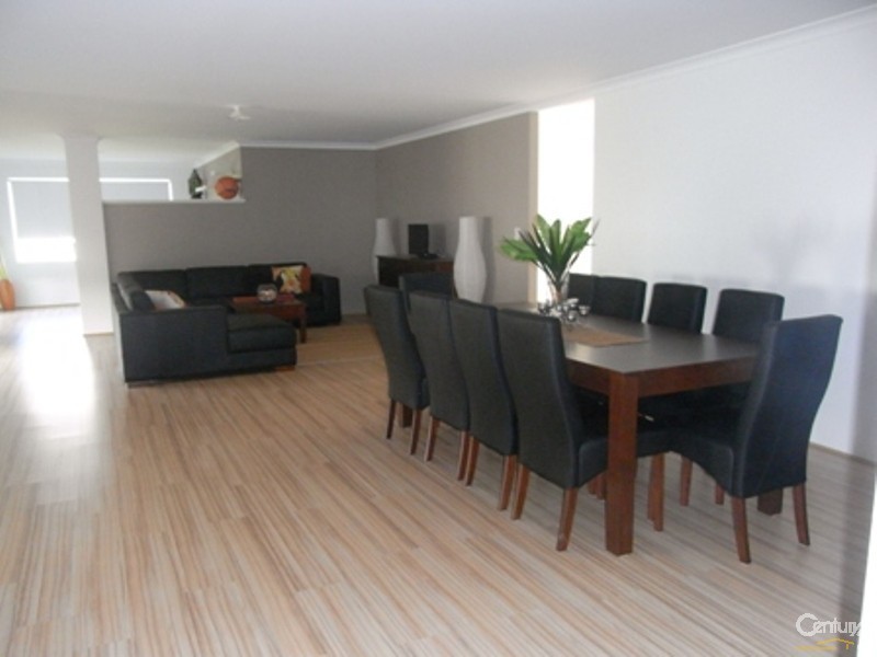 8 Eglinton Terrace, Dudley Park WA 6210