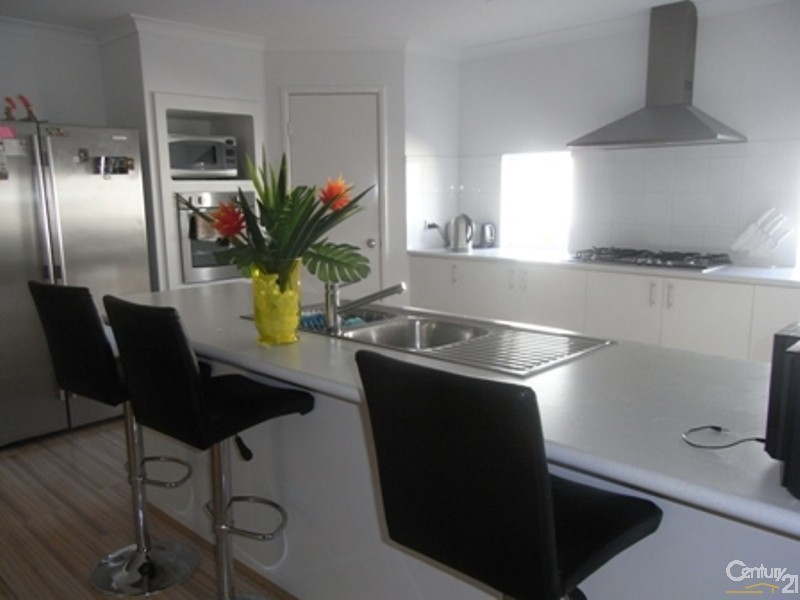 8 Eglinton Terrace, Dudley Park WA 6210