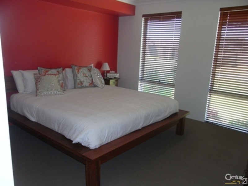 8 Eglinton Terrace, Dudley Park WA 6210