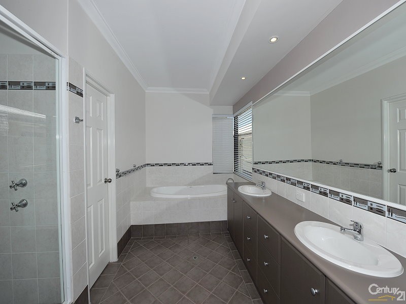 7 Ragamuffin Point, Halls Head WA 6210