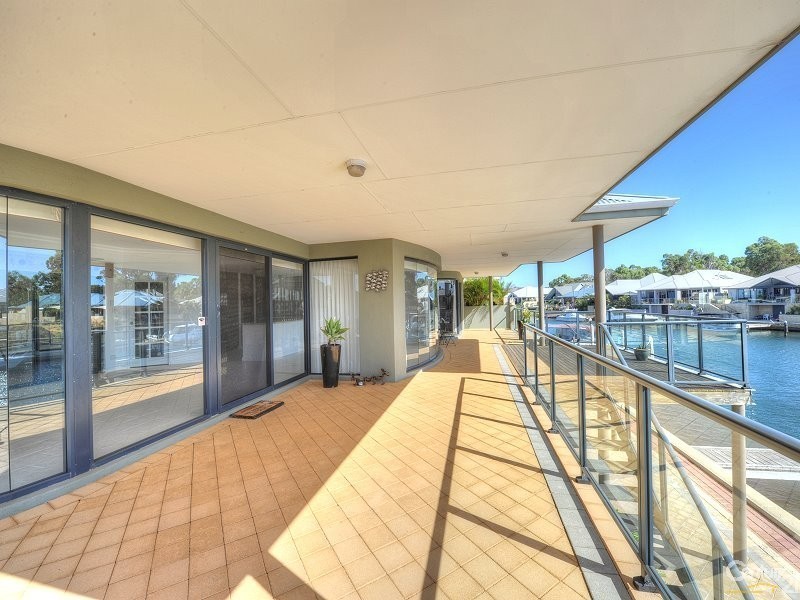 7 Ragamuffin Point, Halls Head WA 6210