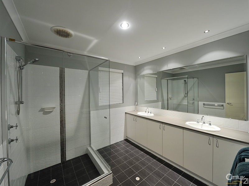 23 Ballard Meander, Lakelands WA 6180