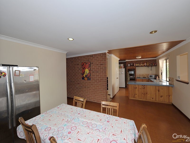 2 Kent Close, Halls Head WA 6210