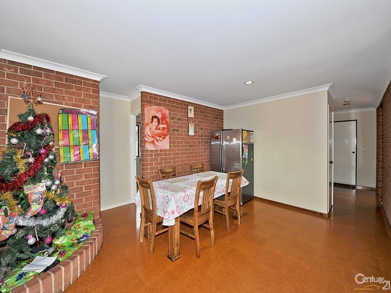 2 Kent Close, Halls Head WA 6210