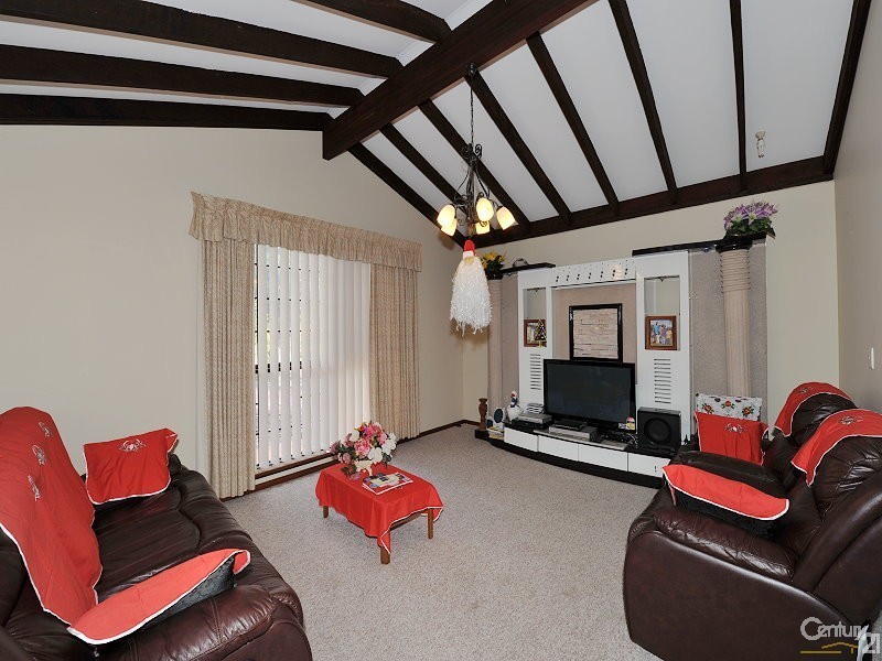 2 Kent Close, Halls Head WA 6210