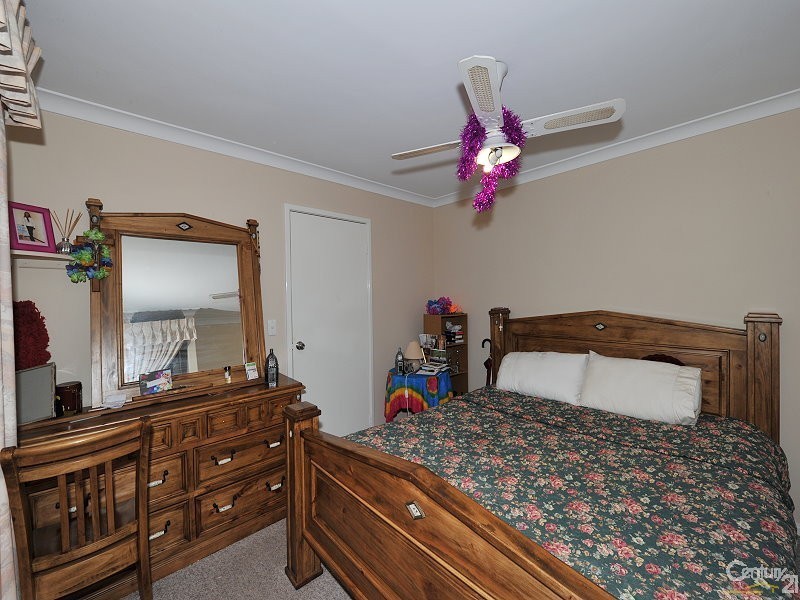 2 Kent Close, Halls Head WA 6210