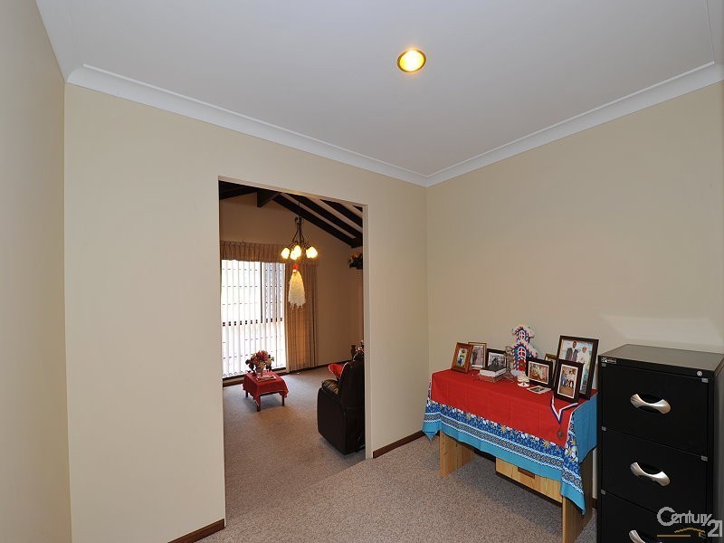 2 Kent Close, Halls Head WA 6210