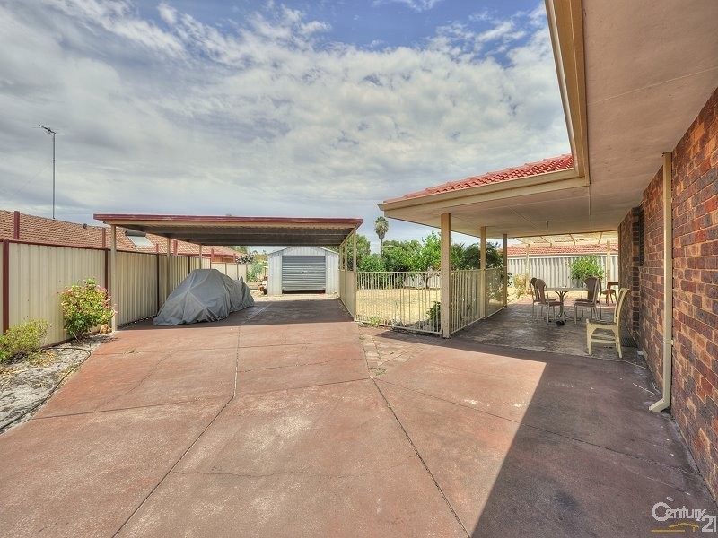 2 Kent Close, Halls Head WA 6210