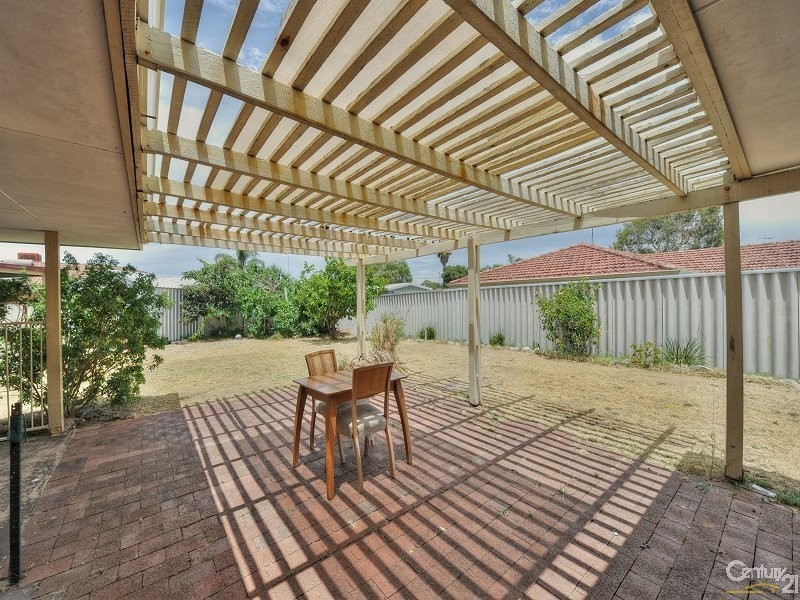 2 Kent Close, Halls Head WA 6210