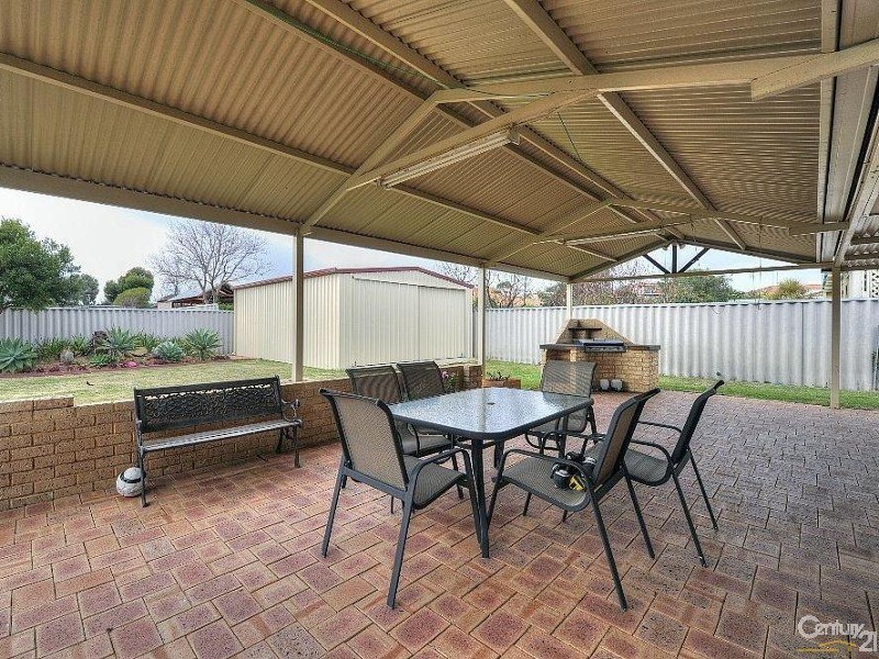 81 Casuarina Drive, Halls Head WA 6210