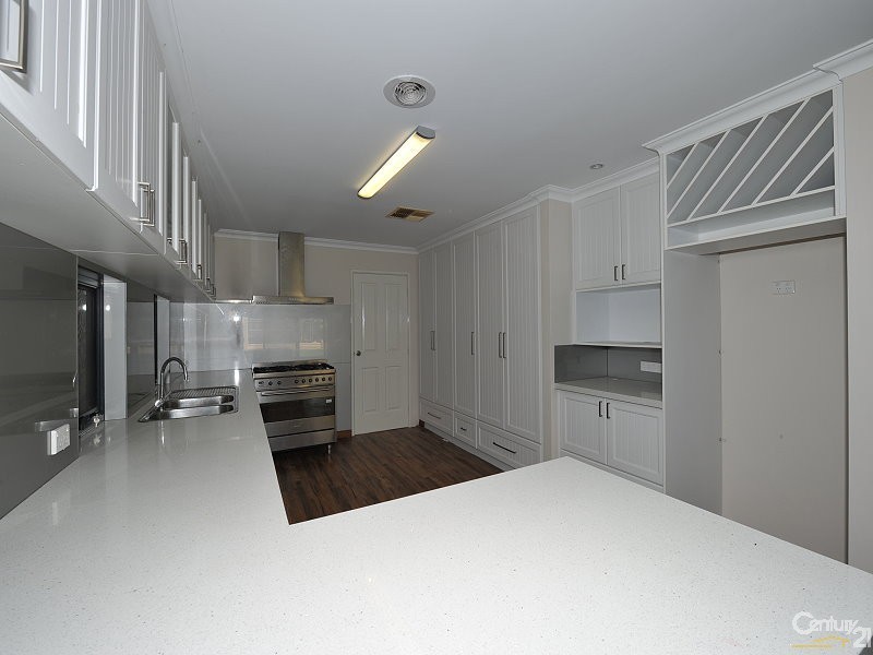 19 Blue Wren Gardens, Coodanup WA 6210