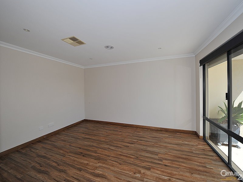 19 Blue Wren Gardens, Coodanup WA 6210