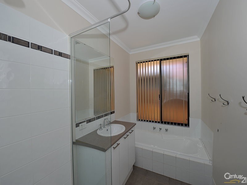 19 Blue Wren Gardens, Coodanup WA 6210