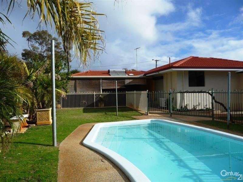 12 Maria Place, Dudley Park WA 6210