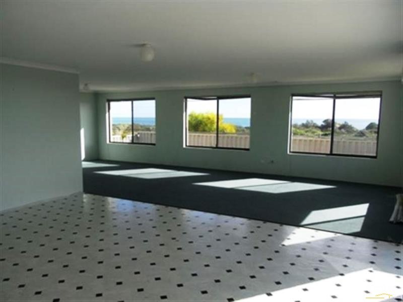 54 Ronsard Drive, San Remo WA 6210