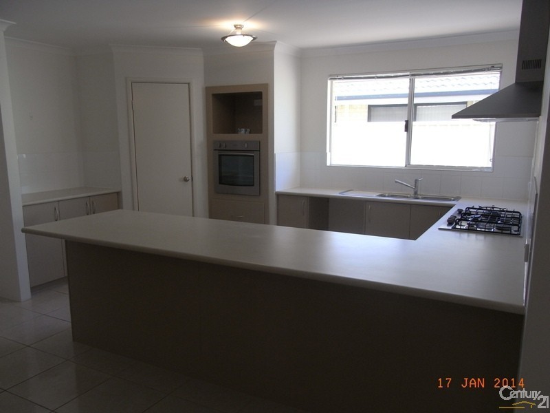 16 Albina Chase, Lakelands WA 6180