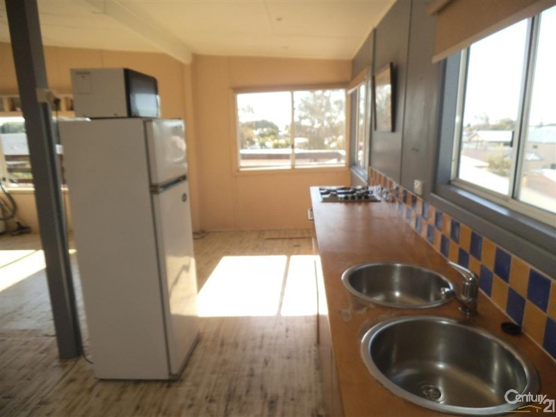 4 Lotus Street, Madora Bay WA 6210