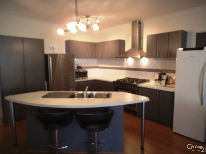 3 Highcliffe Circle, Lakelands WA 6180