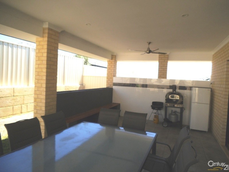 3 Highcliffe Circle, Lakelands WA 6180