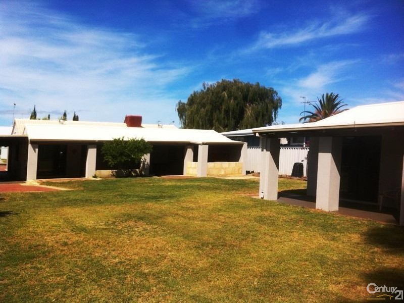 12 Leighton Road East, Halls Head WA 6210