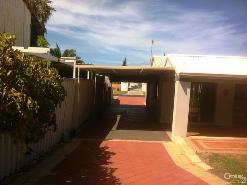 12 Leighton Road East, Halls Head WA 6210