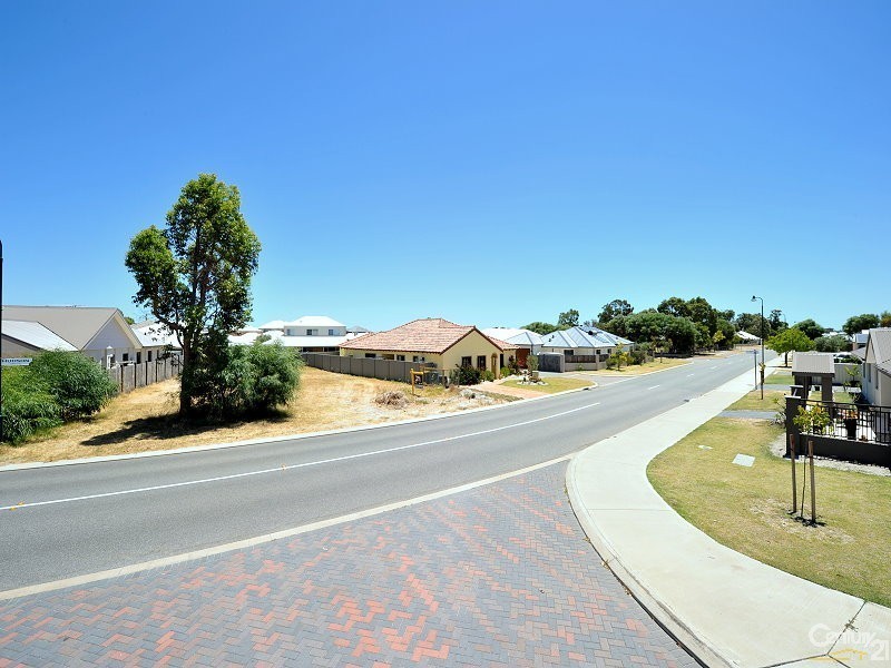 90 Hudson Drive, Dudley Park WA 6210