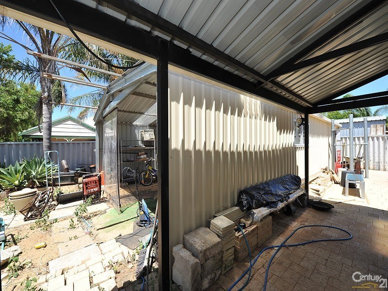 2 Kangaroo Paw Drive, Greenfields WA 6210